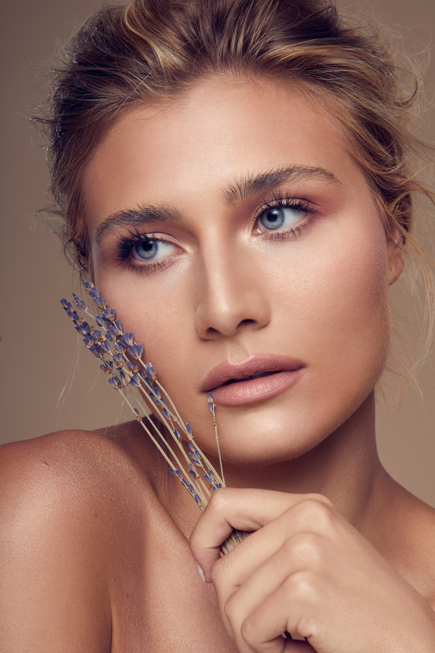 Beauty portrait with lavender, Dallas photography studio